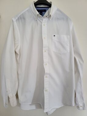 Tommy Hilfiger Men’s Classic White Button-Down Shirt